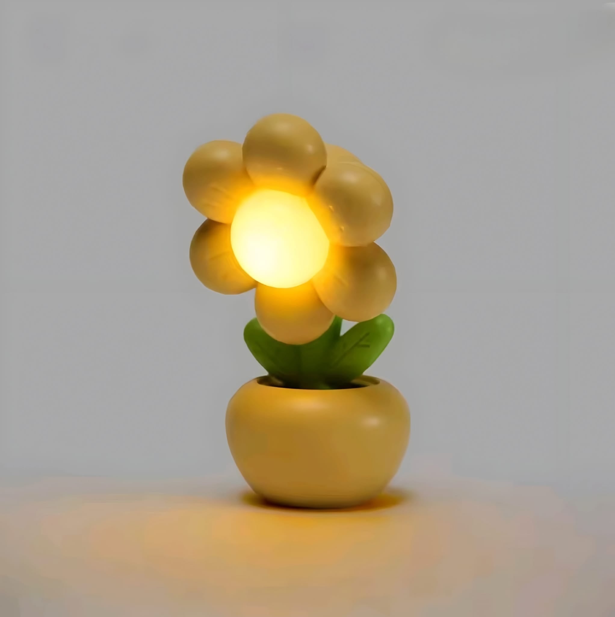Mini LED Tischlampe in Blumenform – Nachtlicht für Kinder, Nachttisch & unterwegs